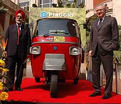 Ravi Chopra (left), CMD, Paiggio Vehicles Pvt. Ltd., India and Roberto Colaninno (right), chairman and CEO, Piaggio & C.s.p.A. 